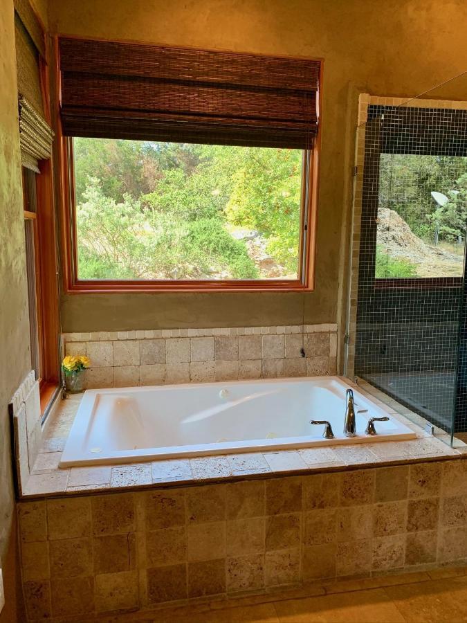 Scenic Hill Country Retreat - Rhino Ranch Villa New Braunfels Exterior photo